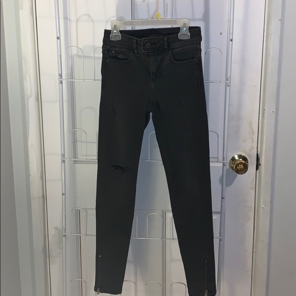 Low Rise Ripped Skinny Jeans